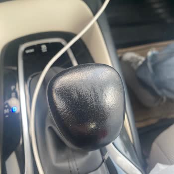 Toyota Corolla'nın Vites Topuzu Ve Direksiyonunda Soyulma: Garanti Kapsamında Parça Değişimi Talebi