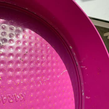 Karaca Züccaciye Yaklaşık 1 Yıldır Ciddi Şekilde Soyulma Ve Çizilme Sorunları