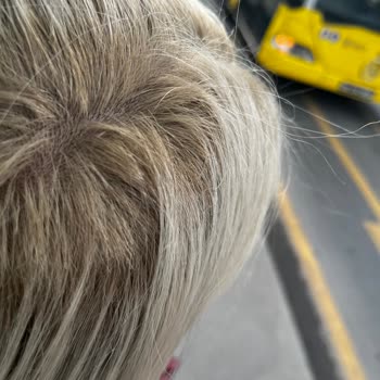 Uğur Gültekin Kuaför (Ataşehir) Saçlarımda Ciddi Yanma ve Kopmalar Meydana Geldi Onarım Yapmadı