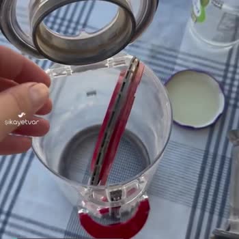 Dyson V15 Süpürgemin Temizliğini Yaparken Hazne İçinde Parçalar Düştü