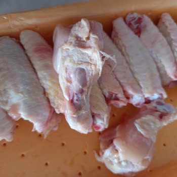 Aldığım Tavuk Kanatlarda Yolunmamış Kıllar Vardı, Hijyen Yok