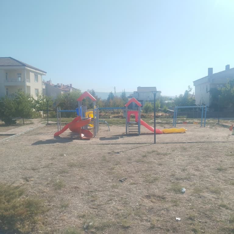 ABB Çocuklar İçin Tehlikeli Hale Gelen Bakımsız Parka Acil Müdahale Bekliyoruz