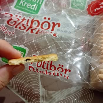 Bisküvinin İçinden Çıkan Siyah Madde Şaşkınlığı Ve Hayal Kırıklığı