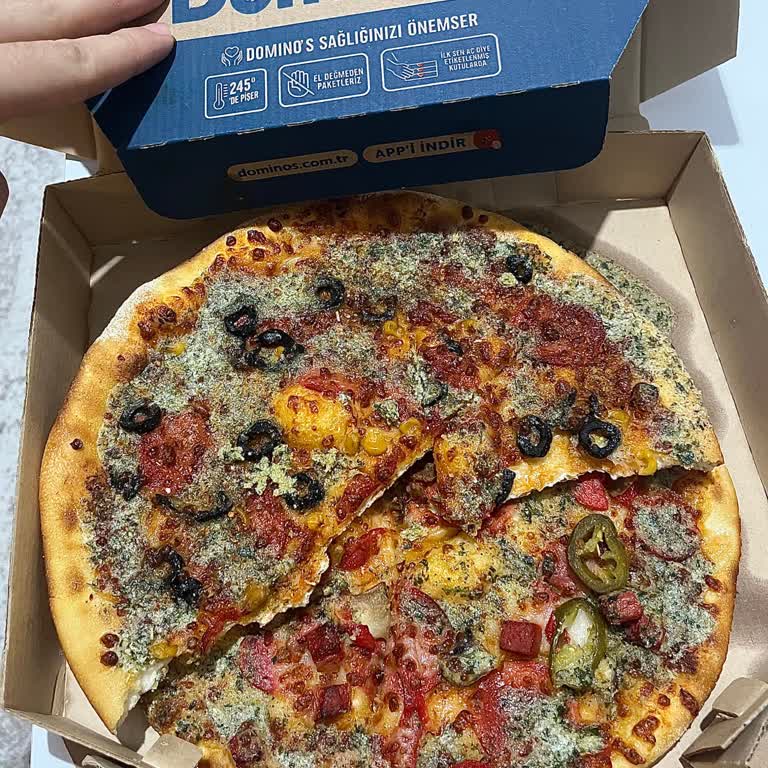 Domino's Pizza'da Aşırı Sarımsak Tozu Ve İlgisiz Personel