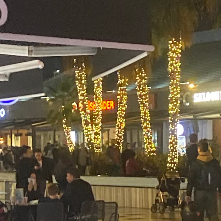 Tuzla Marina HD İskender'de Kaba Personel Ve Çifte Standartlı Servis Deneyimi
