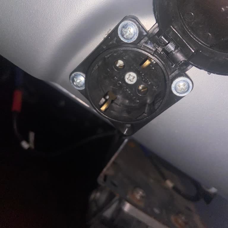 Yolculuklarda Prizlerin Sürekli Çalışmaması Ve Çözüm Sunulmaması