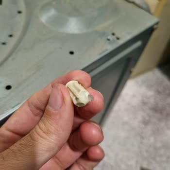 Servis Ücreti Alınıp Sorun Çözülmeden Parça Değişimi Önerildi