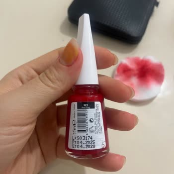 Oje Tırnaklarımda Sarı Leke Bıraktı Nedenini Öğrenmek İstiyorum