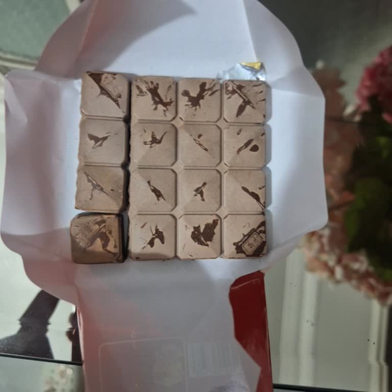 Aldığım Eti Sütlü Kare Çikolata Bozuk Ve Beyazlamış Çıktı