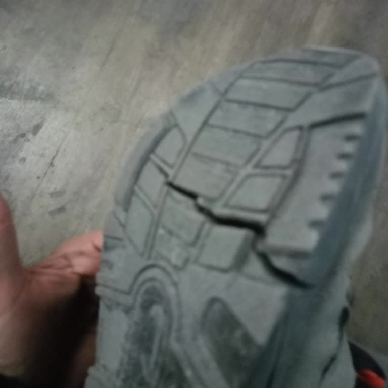 Fly S1 İş Ayakkabısı Kısa Sürede İkiye Ayrıldı