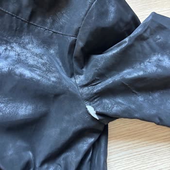 Koton'dan Alınan Yağmurluk Kısa Sürede Soyuldu, İade Reddedildi