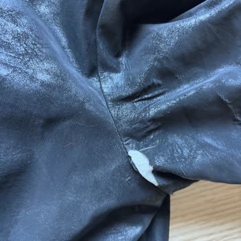 Koton'dan Alınan Yağmurluk Kısa Sürede Soyuldu, İade Reddedildi