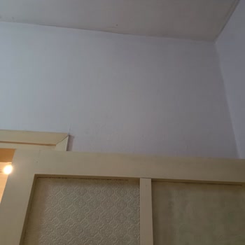 Beyaz Beklerken Farklı Renk Boya İle Karşılaşmak