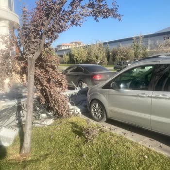 Turkcell Baz İstasyonu Parçası Aracımın Camını Kırdı, 40 Gündür Çözüm Yok!