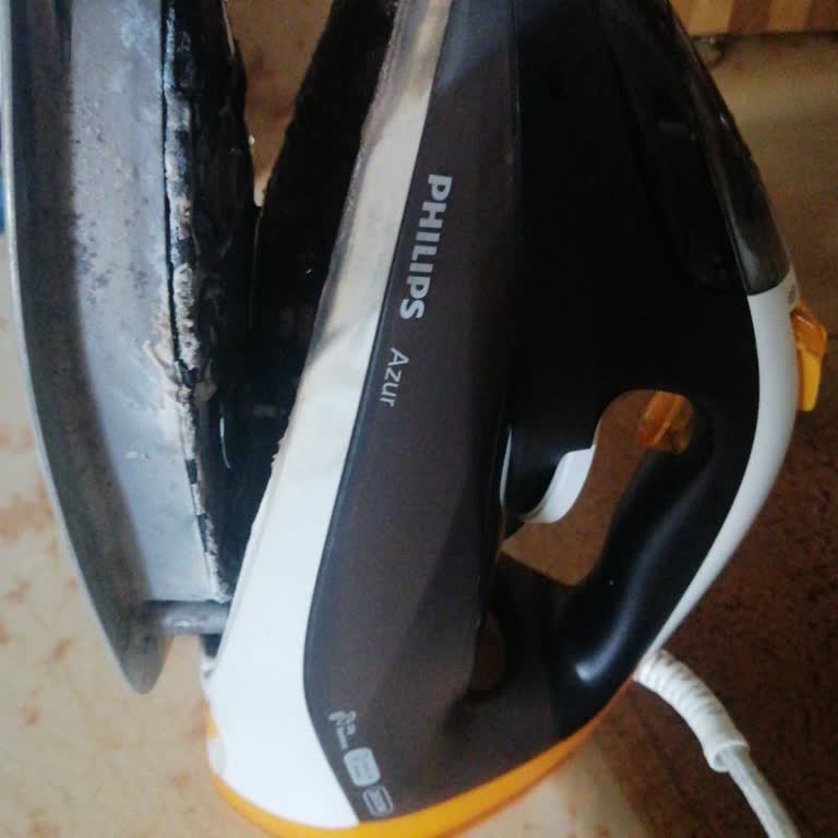 Philips Ütü Kısa Sürede Yanarak Yangın Tehlikesi Yarattı