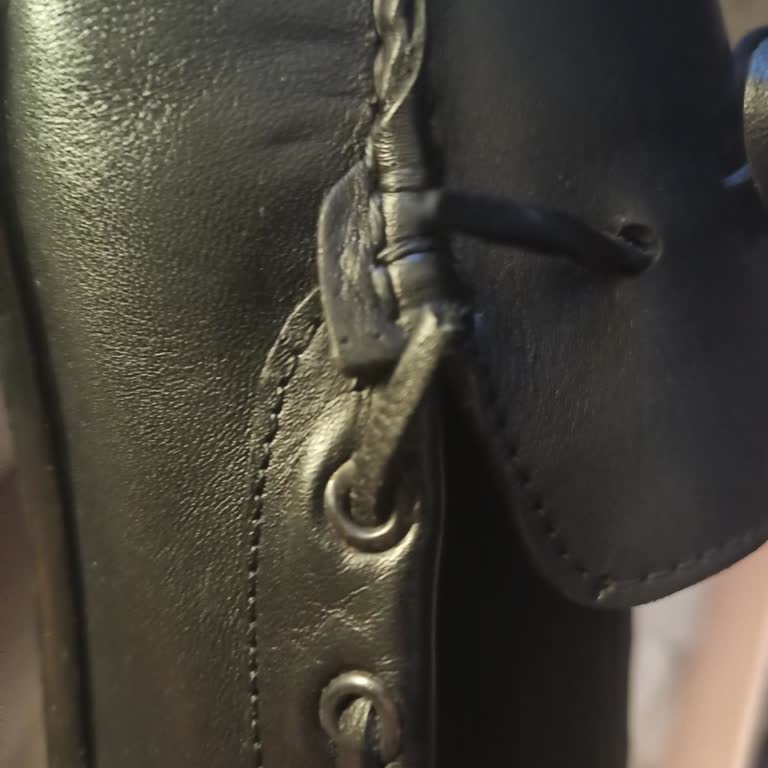 İlk Kullanımda Kopan Ayakkabı Bağcığı Ve Mağaza İlgisizliği