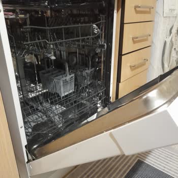 Yeni Alınan Bulaşık Makinesi Hem Paslandı Hem De Yıkama İşlevini Yerine Getirmiyor