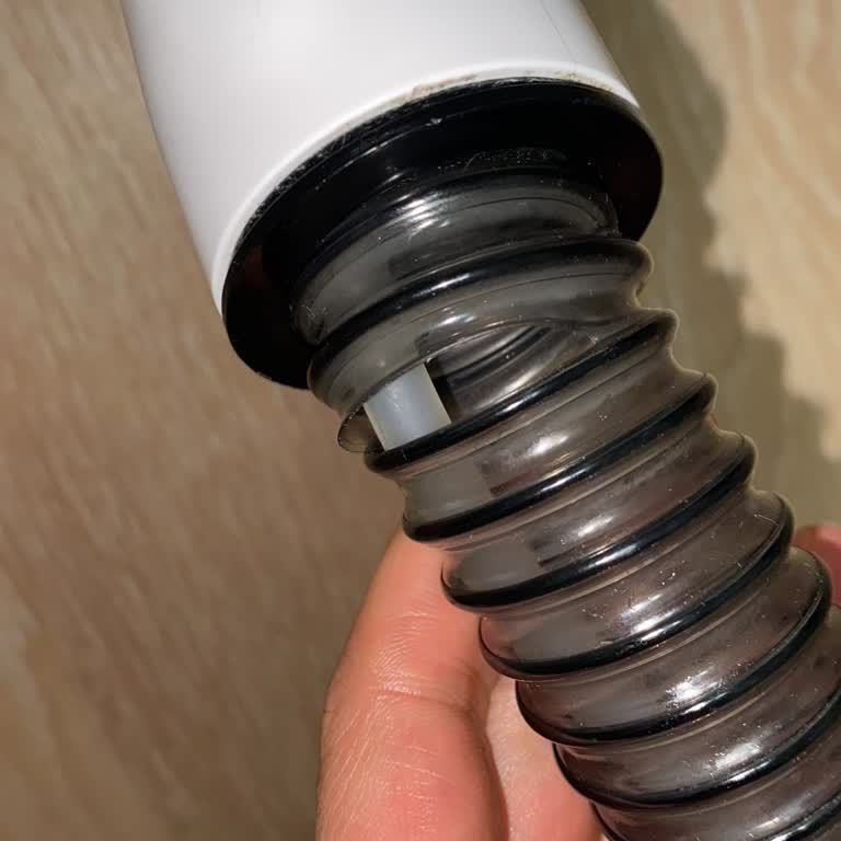 Kiwi Halı Yıkama Makinesinin Hortumu İlk Kullanımda Yırtıldı, Yedek Parça Bulunamıyor