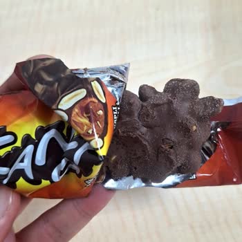 Kapanmamış Çikolatada Küf Şoku: Sağlığımız Tehlikede!