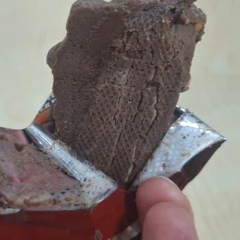 Kapanmamış Çikolatada Küf Şoku: Sağlığımız Tehlikede!