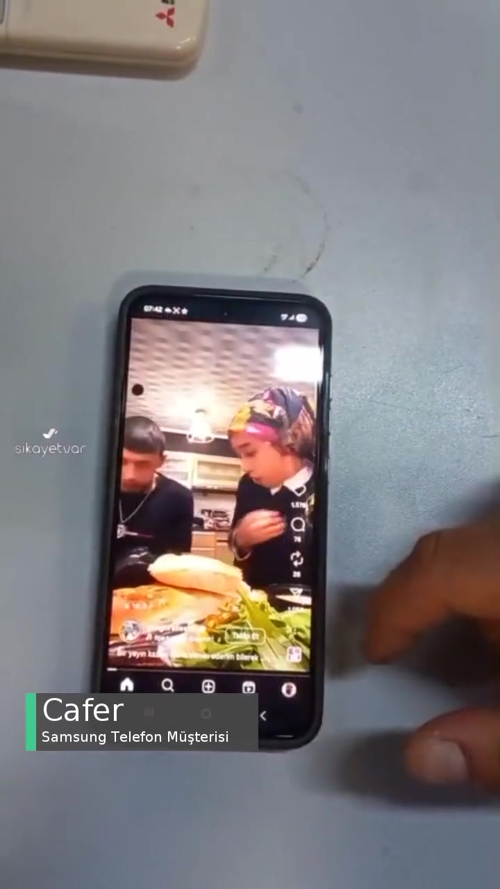 Samsung S24 Fe Ekranında Yuvarlak Siyah Nokta Çıkmaya Başladı! videonun kapak resmi