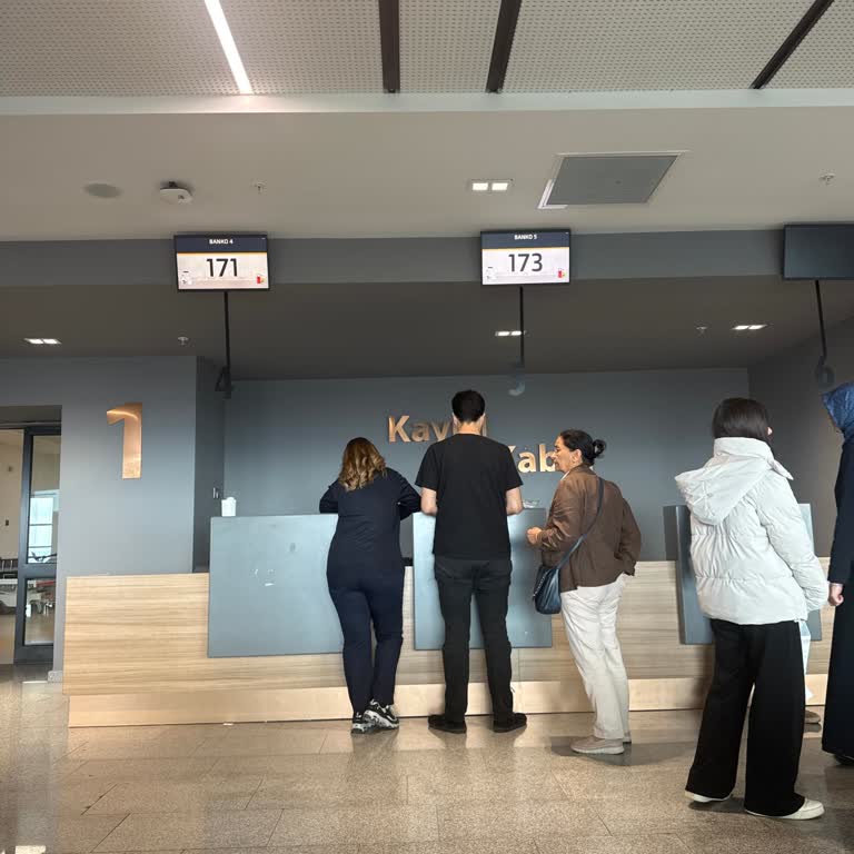 İzmir Şehir Hastanesi'nde Uzun Bekleme Ve Olumsuz Personel Yaklaşımı