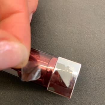 Aldığım Rujun Ambalajı Etiketle Birlikte Soyuldu, Yeni Ürün Eski Gibi Görünüyor