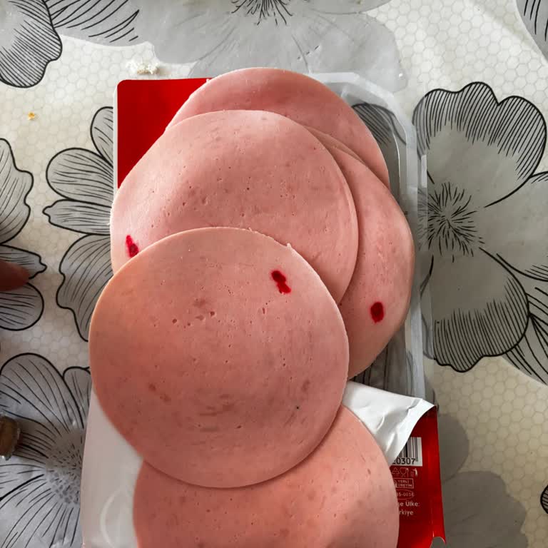 Lezita Hindi Salamda Son Kullanma Tarihine Rağmen Bozuk Ürünle Karşılaştım