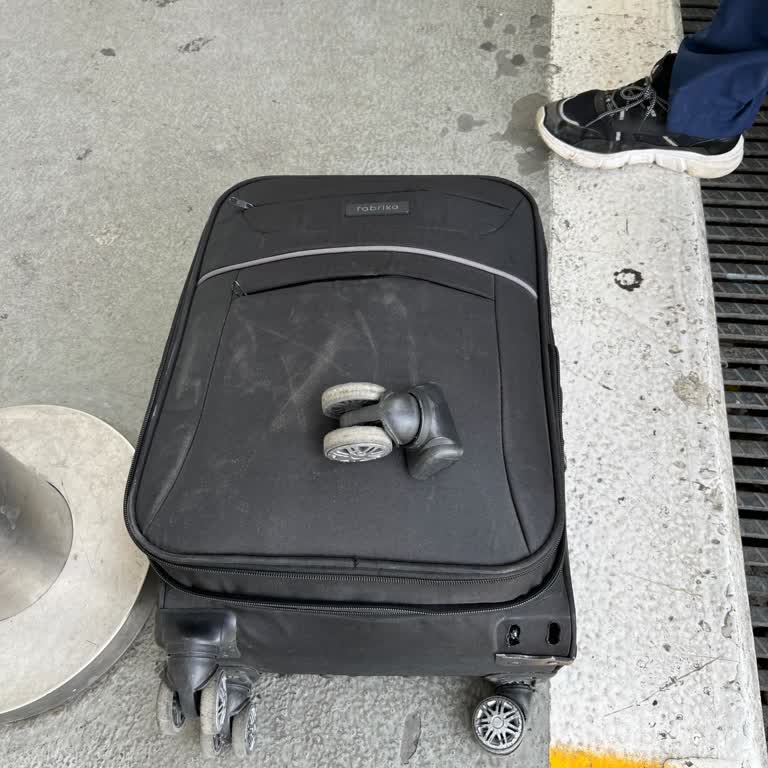 Havaist Yolculuğunda Valizimin Tekeri Kırıldı Ve Destek Alamadım