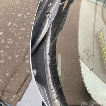 BMW 1 Serisi Ön Cam Izgarasında Kronik Çatlama Ve Ücretsiz Değişim Talebi