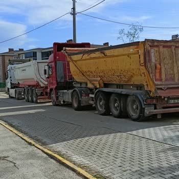 Kartepe'de İlkokul Çevresindeki Kaldırım ve Park Sorunu