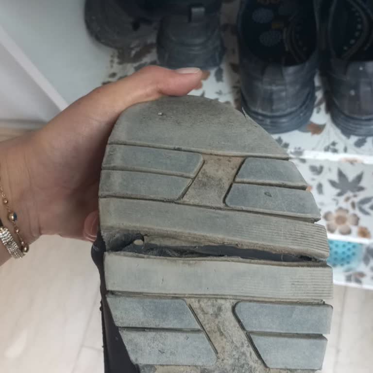 Derimod Kısa Sürede Tabanı Yırtılan Ayakkabı Nedeniyle Hayal Kırıklığı