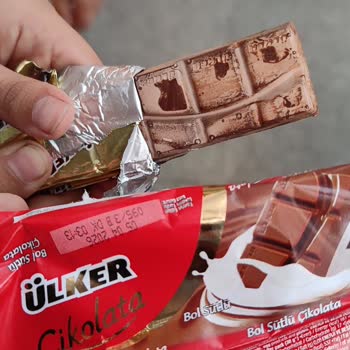 Aldığım Çikolatanın İçi Bozuk Çıktı Çocuklar Risk Altında Kaldı