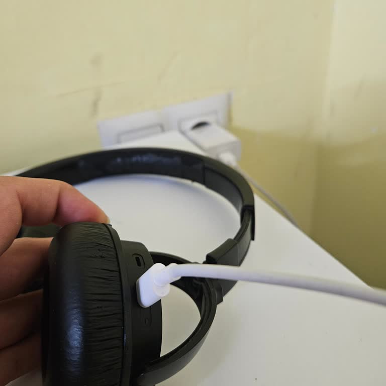 JBL 670 Nc Kulaklığım Şarj Olmuyor, Çözüm Bekliyorum