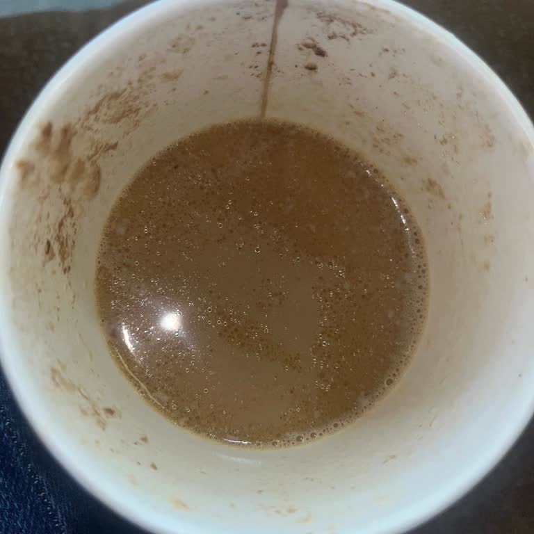 Kahve Dünyası Sankopark Şubesinden Aldığım Latte Beklenmedik Şekilde Acı Ve Yağlıydı