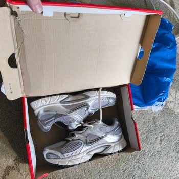 Yanlış Renk Ayakkabı Gönderimi Ve İletişim Sorunu