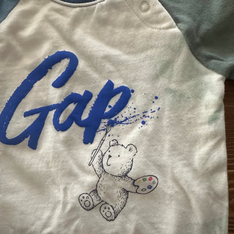 GAP Bebek Bodysuit'te Renk Atması Ve Mağaza İlgisizliği Hayal Kırıklığı Yarattı