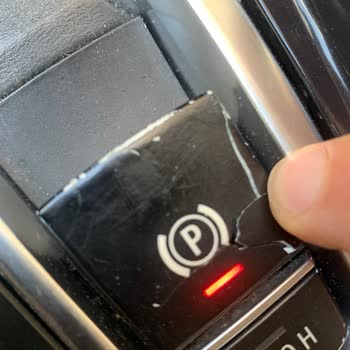 BMW 5.20d'de Kronik İç Trim Ve Cam Lastiği Yıpranması Mağduriyeti