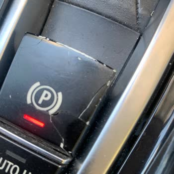 BMW 5.20d'de Kronik İç Trim Ve Cam Lastiği Yıpranması Mağduriyeti