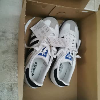 Aldığım Adidas Ayakkabı Hasarlı Ve Kutusuz Geldi, Değişim Talebim Reddedildi