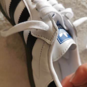 Aldığım Adidas Ayakkabı Hasarlı Ve Kutusuz Geldi, Değişim Talebim Reddedildi