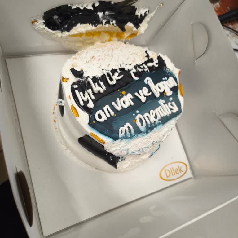 Dilek Pastanesi Teslim Edilen Pastanın Ezik Gelmesi Ve Ücret İadesi Talebi!