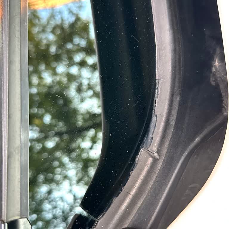 BMW 320i Ön Cam Fitilindeki Kronik Sorun Mağduriyeti