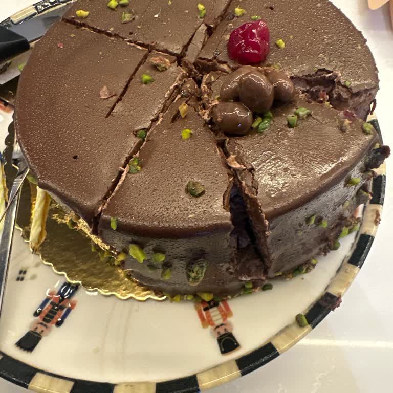 Bozuk Pasta İçin Yetersiz İade Ve Müşteri Mağduriyeti