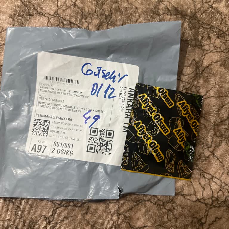 Kedi Maması Beklerken Islak Mendil Geldi Siparişlerim Kayıp