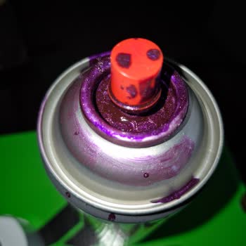 Akçalı Sprey Boya Metalik Viyolet Püskürtme Mekanizmasında Sorun Yaşadım