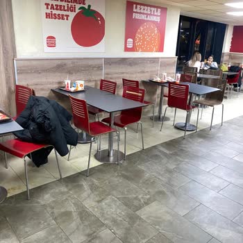 Burger King Uşak Şubesinde Temizlik Ve Hizmet Sorunu