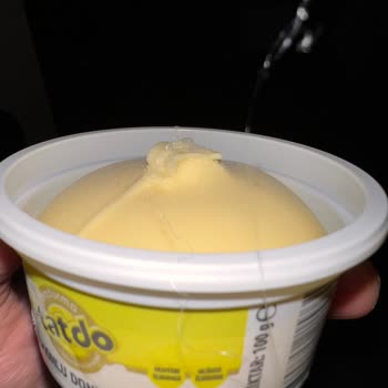 Dondurmadan Çıkan İpliğimsi Madde Şok Etti!