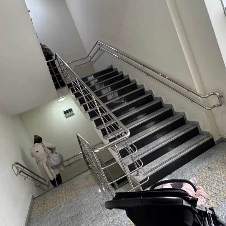 Hastanede Sürekli Asansör Arızası, Bebekli Anneler Mağdur Oluyor