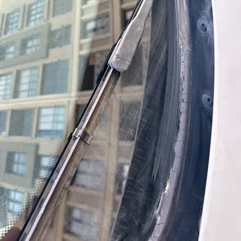 BMW 3.20 F30 Araçta Cam Fitili Ve İç Aksamda Güneş Kaynaklı Erime Sorunu